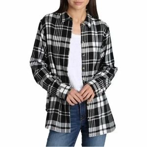 Jachs girlfriend black and white flannel with button front and pockets size smal